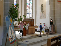 Familiengottesdienst mit den Kommunionkindern (Foto: Karl-Franz Thiede)